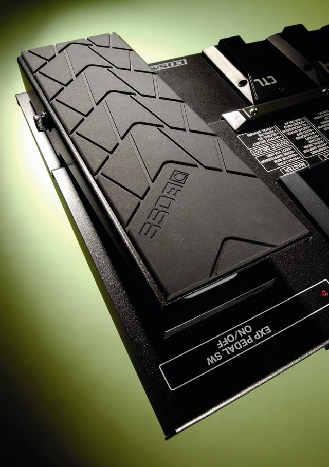 blank The treadle pedal adjusts volume, wah and parameter adjustment.